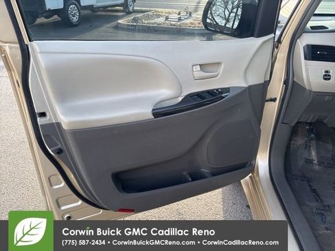 Used 2011 Toyota Sienna LE image 17