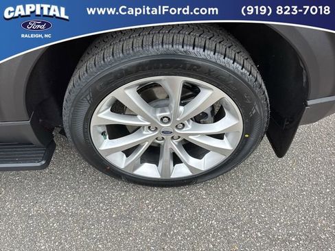 Certified 2022 Ford Explorer Platinum w/ Technology Package image 13