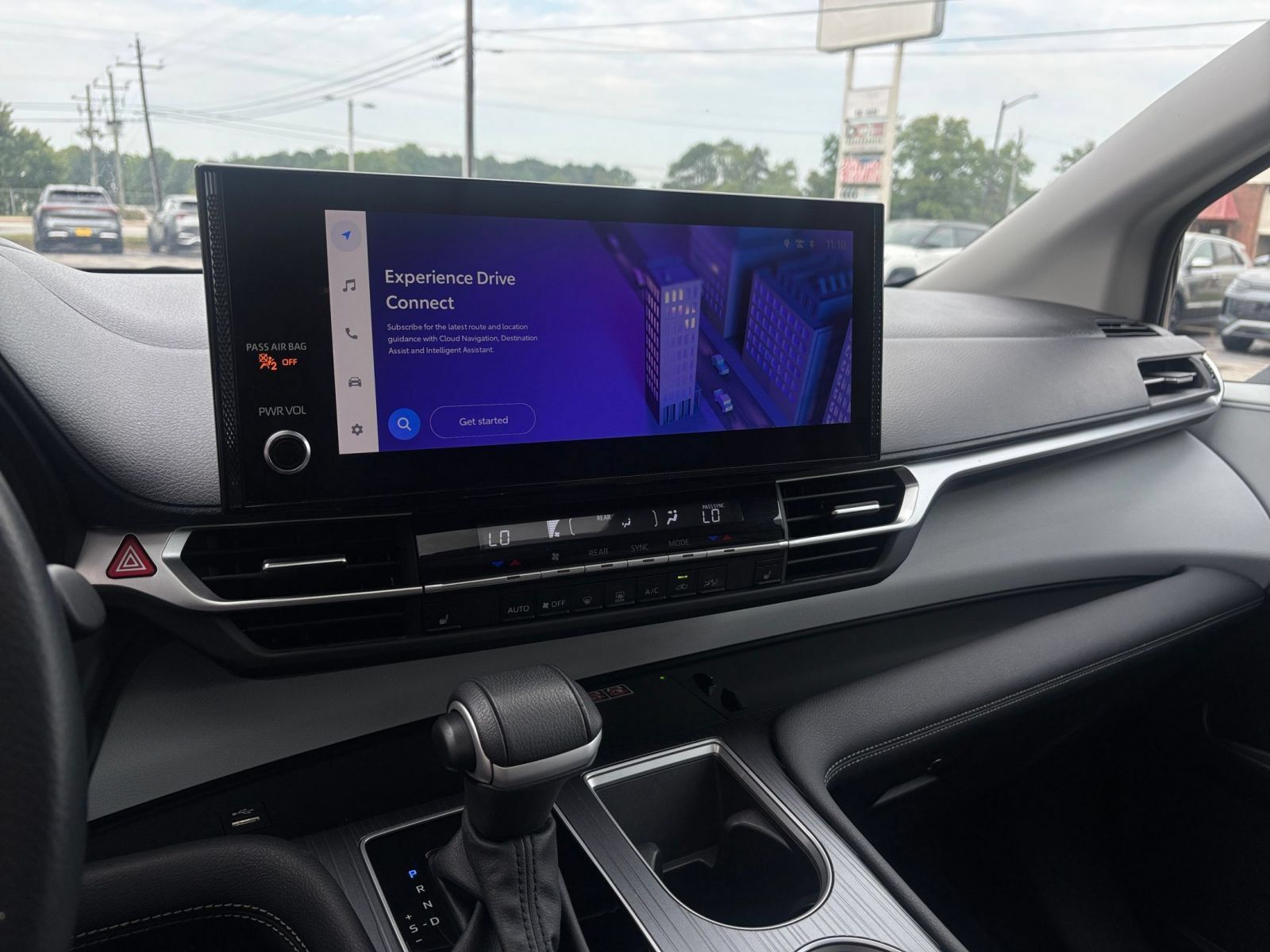 Used 2025 Toyota Sienna XLE FWD image 19
