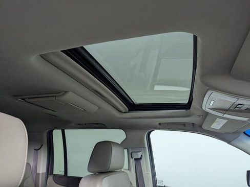 Used 2017 Chevrolet Suburban Premier image 26