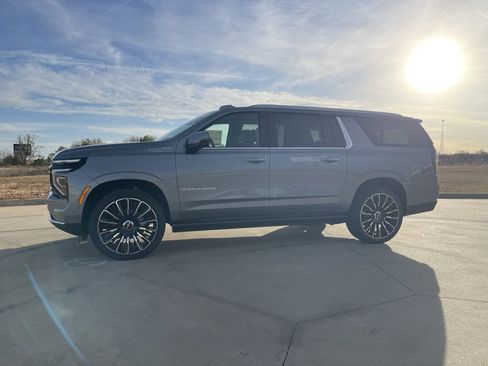New 2026 Chevrolet Suburban High Country image 6