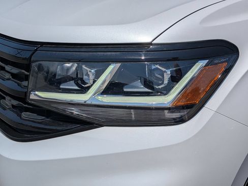 Used 2023 Volkswagen Atlas Cross Sport SEL R-Line AWD/4WD image 9