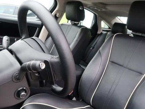 Used 2019 Jaguar XJ R-Sport image 16