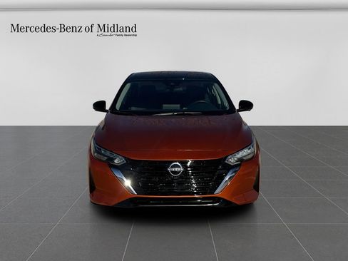 Used 2025 Nissan Sentra SR w/ SR Premium Package image 2