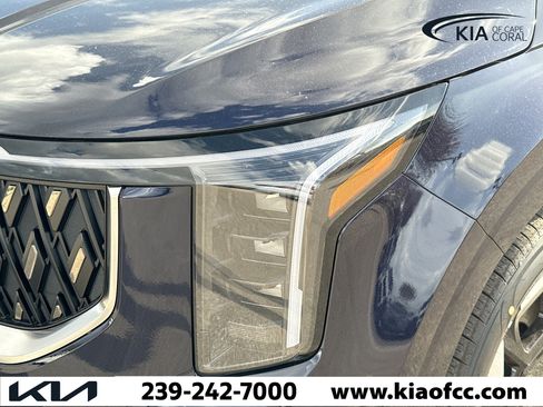 New 2026 Kia Carnival EX FWD image 8