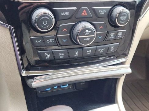 Used 2020 Jeep Grand Cherokee Overland image 21