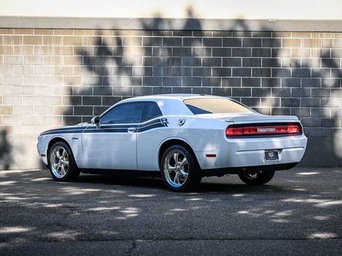 Used 2011 Dodge Challenger R/T RWD image 4