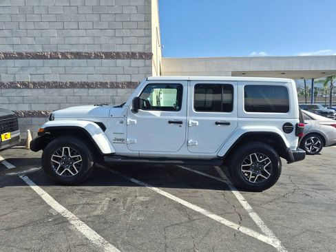 Used 2024 Jeep Wrangler Unlimited Sahara AWD/4WD image 4