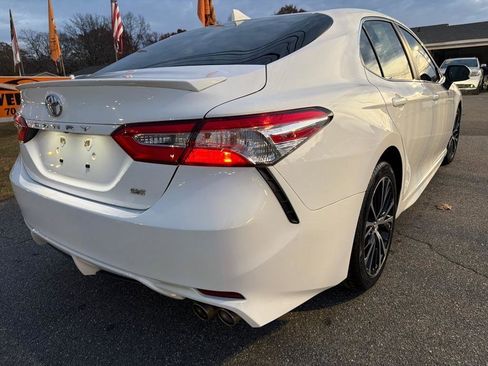 Used 2020 Toyota Camry SE image 11