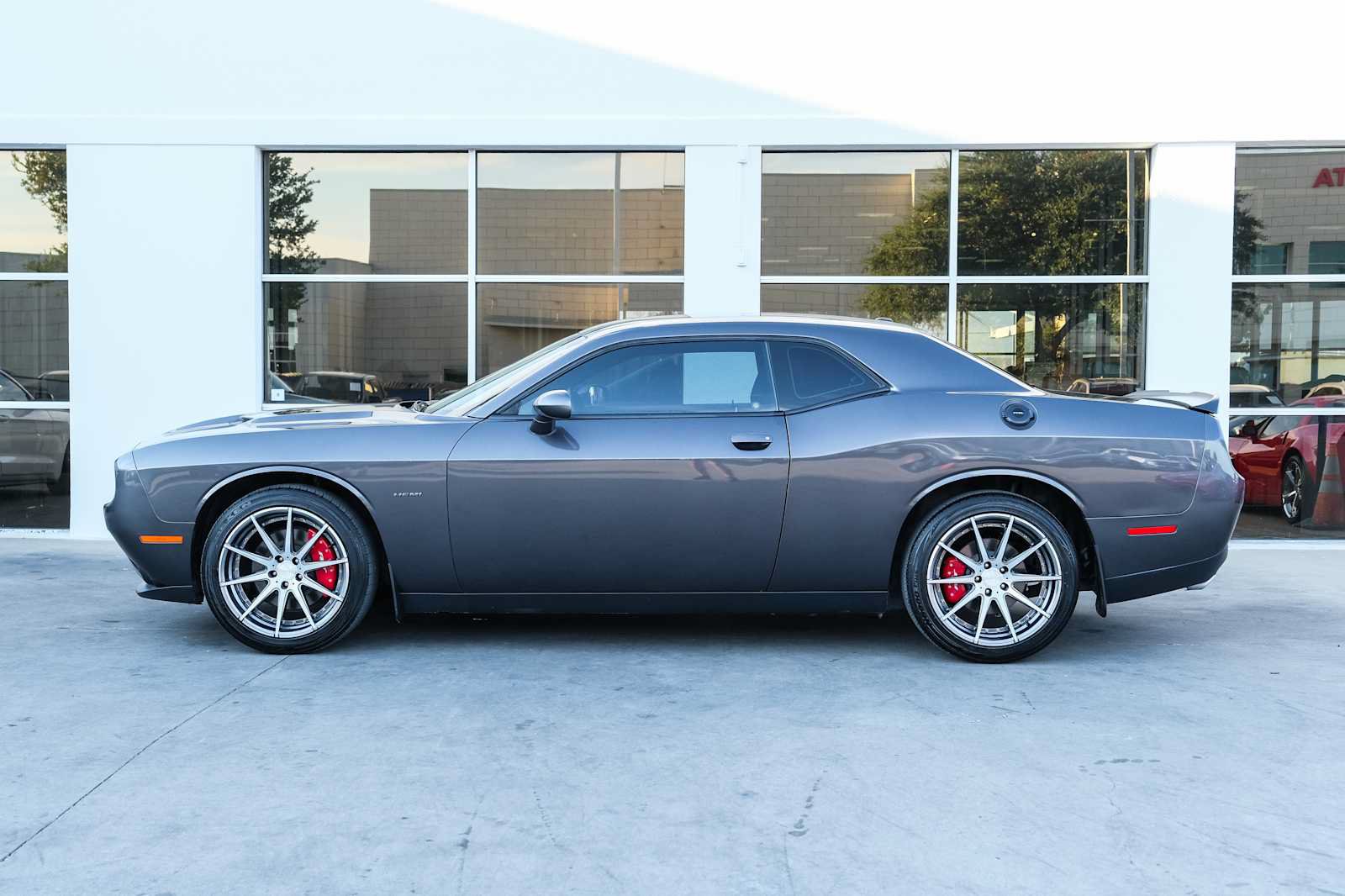 Used 2016 Dodge Challenger R/T w/ Driver Convenience Group RWD image 20