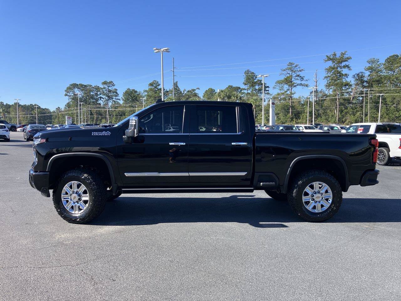 Used 2024 Chevrolet Silverado 3500 High Country w/ High Country Premium Package AWD/4WD image 2