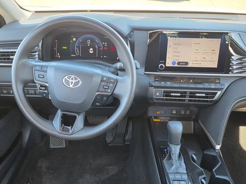 Used 2025 Toyota Camry LE image 18