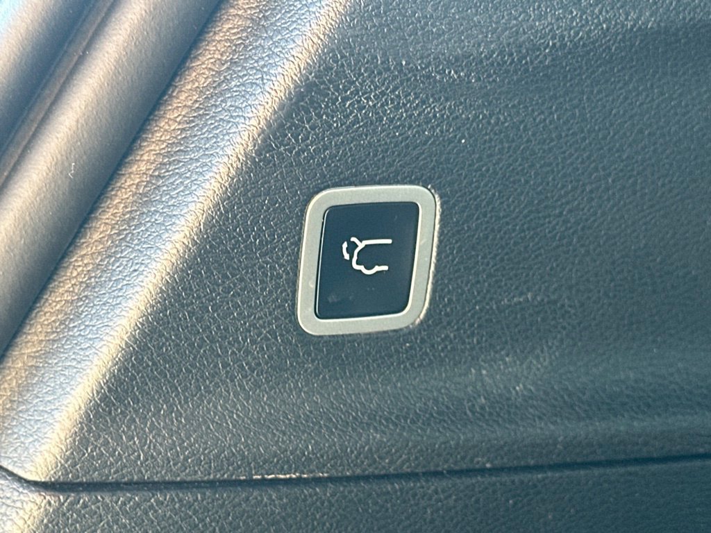 Used 2025 Chrysler Pacifica Select FWD image 9
