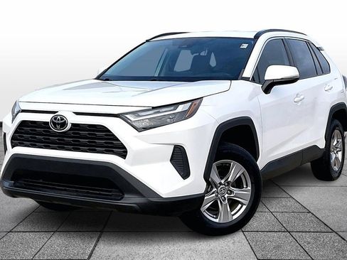 Used 2022 Toyota RAV4 XLE image 1