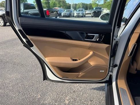 Used 2018 Porsche Panamera image 15