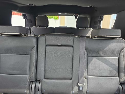 Used 2021 GMC Yukon SLT w/ Rear Media and Nav Package AWD/4WD image 17