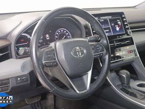 Used 2019 Toyota Avalon XLE image 6