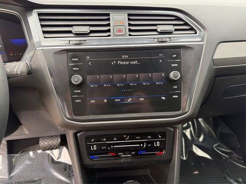 Used 2022 Volkswagen Tiguan SE FWD image 14