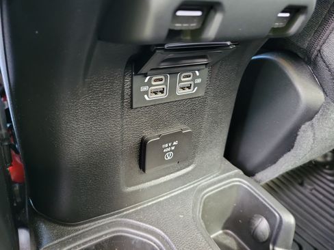 Used 2025 Jeep Gladiator Sport AWD/4WD image 13