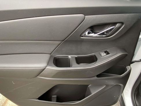 Used 2023 Chevrolet Traverse LT image 13