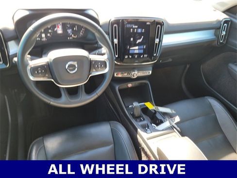 Used 2019 Volvo XC40 T5 Momentum image 13