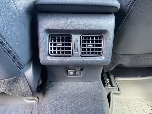 Used 2025 Toyota Camry SE w/ Convenience Package image 13