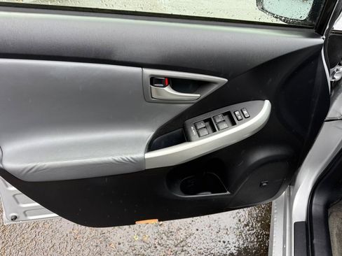 Used 2015 Toyota Prius Five w/ Advanced Technology Package image 15