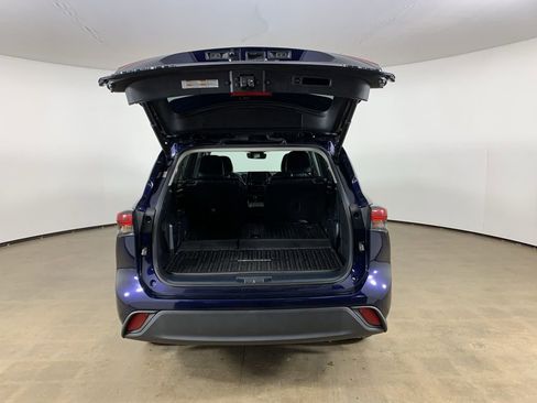 Used 2022 Toyota Highlander XLE image 12