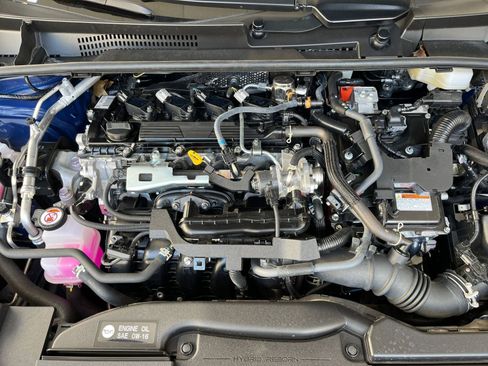 Used 2025 Toyota Prius LE image 32