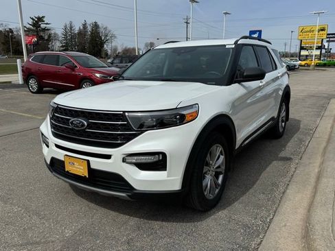 Certified 2022 Ford Explorer XLT w/ Equipment Group 202A AWD/4WD image 36