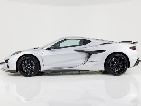 Used 2027 Chevrolet Corvette ZR1X AWD/4WD image 7