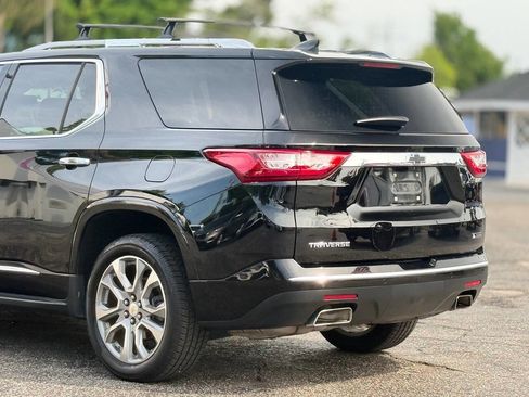 Used 2018 Chevrolet Traverse Premier w/ Driver Confidence II Package FWD image 5