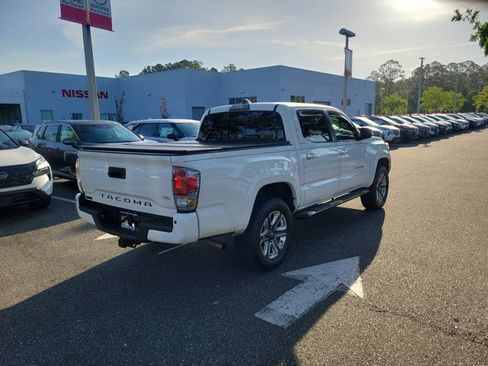 Used 2017 Toyota Tacoma Limited w/ Tow Package RWD image 2
