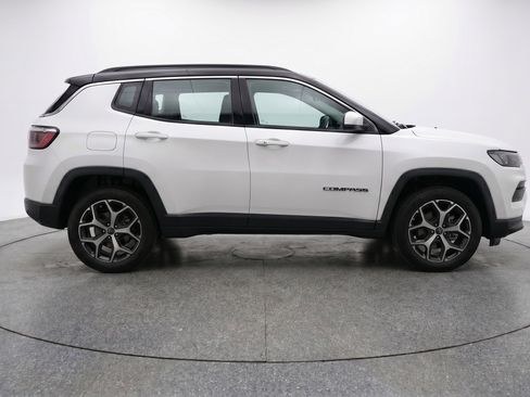 Used 2025 Jeep Compass Limited AWD/4WD image 11