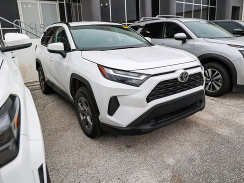 Used 2025 Toyota RAV4 XLE FWD image 6