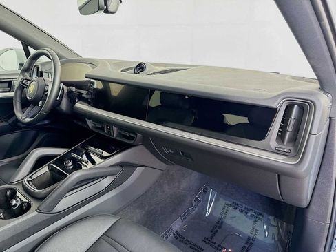 Used 2024 Porsche Cayenne S image 22