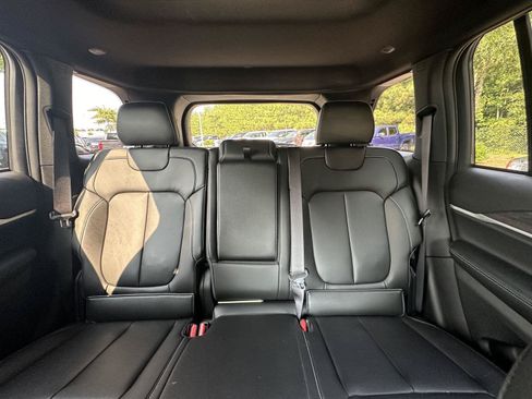 Used 2025 Jeep Grand Cherokee Limited w/ Black Appearance Package AWD/4WD image 13