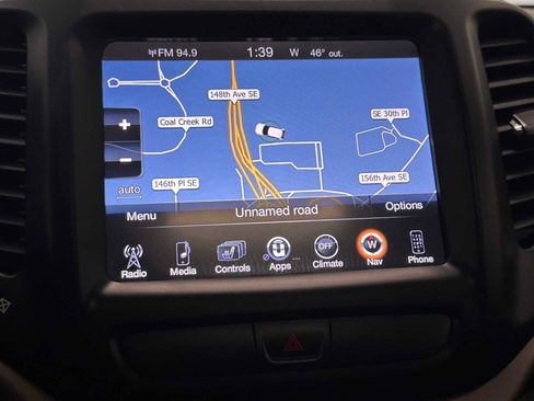 Used 2015 Jeep Cherokee Limited w/ Luxury Group AWD/4WD image 14