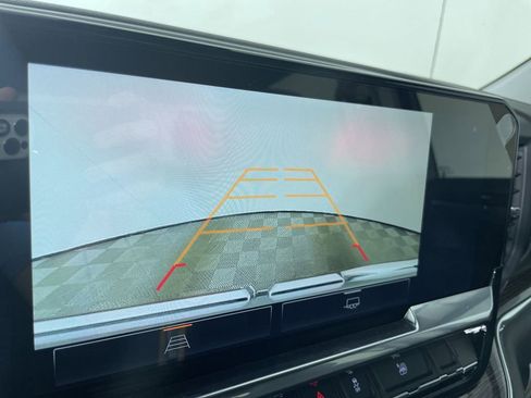 Used 2024 GMC Sierra 1500 SLE image 15