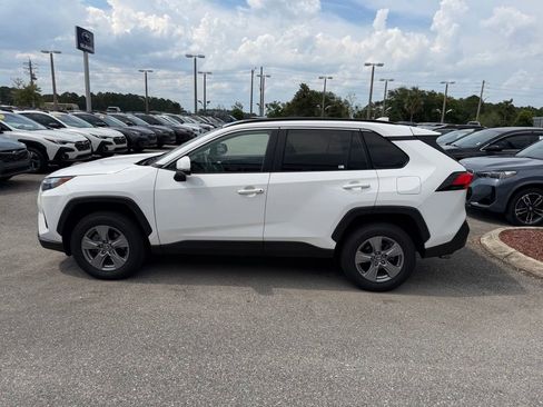 Used 2022 Toyota RAV4 XLE w/ Convenience Package FWD image 10