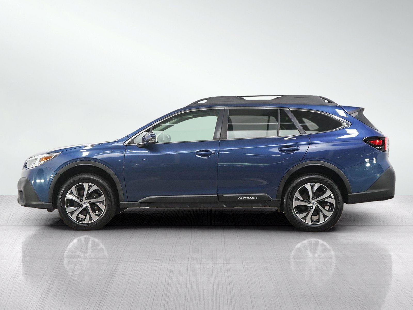Used 2020 Subaru Outback Limited AWD/4WD image 2
