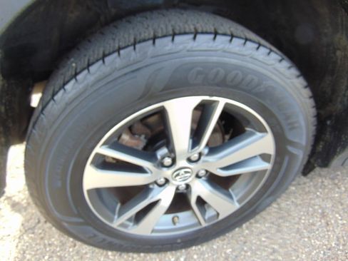 Used 2018 Toyota RAV4 XLE w/ Plus Extra Value Package image 29