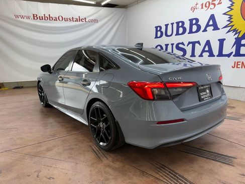 Used 2023 Honda Civic Sport image 3