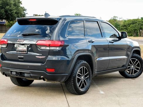 Used 2017 Jeep Grand Cherokee Trailhawk w/ Trailhawk Luxury Group AWD/4WD image 11