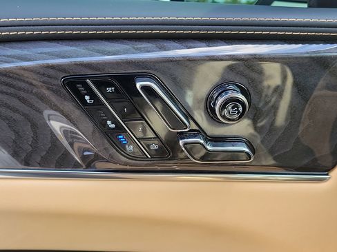 Used 2025 Cadillac Escalade IQ Luxury 2 AWD/4WD image 31