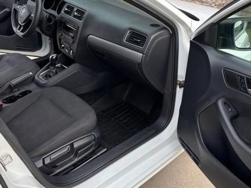 Used 2015 Volkswagen Jetta SE FWD image 12