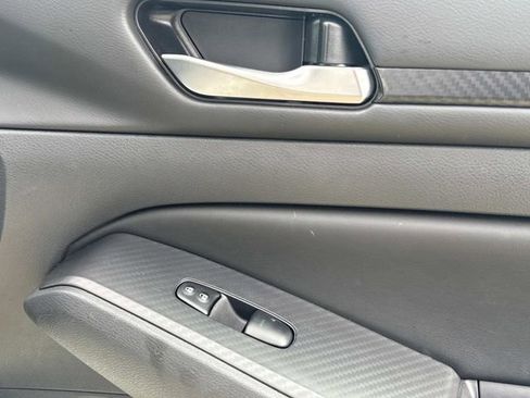 Used 2025 Nissan Altima 2.5 SV FWD image 20