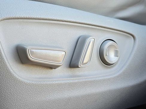 Used 2023 Toyota Highlander Platinum image 25