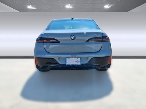 New 2026 BMW 750e xDrive image 9