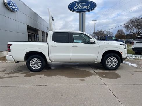 Used 2024 Nissan Frontier SV w/ SV Convenience Package image 16